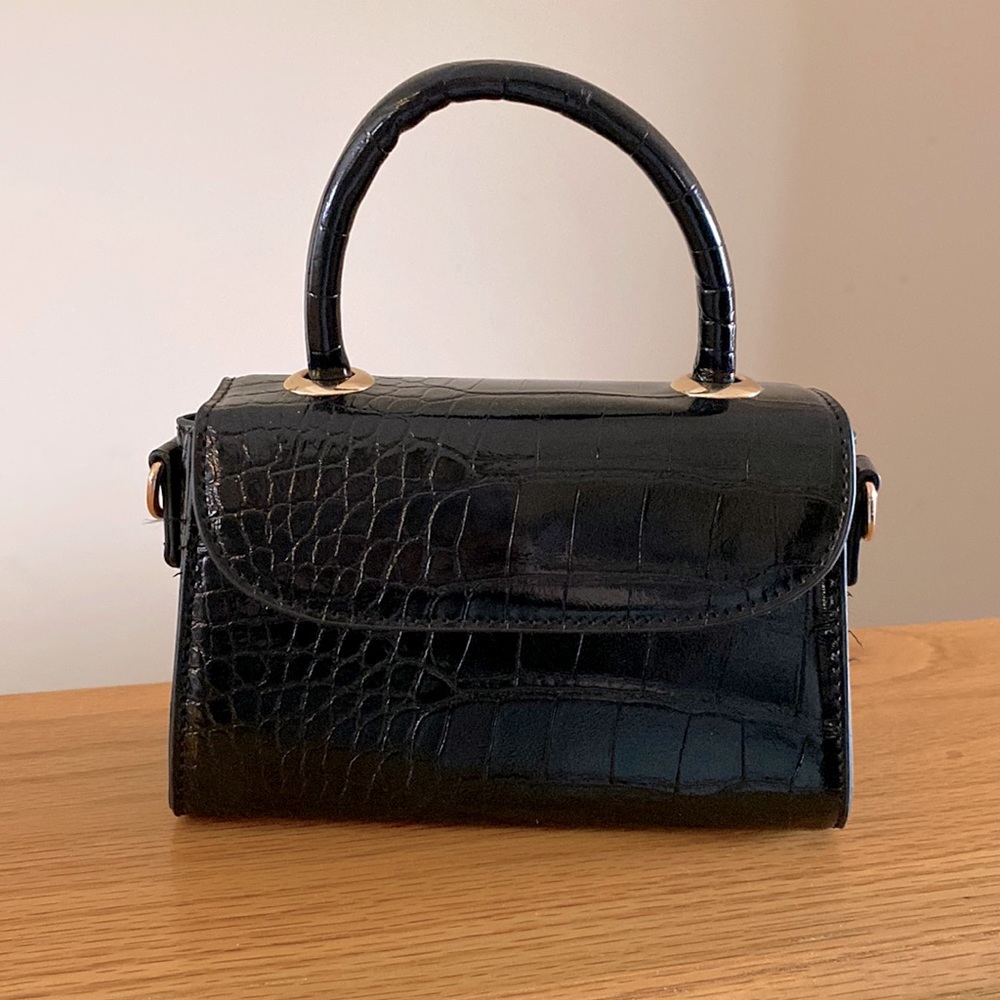 Adorable little handheld purse!